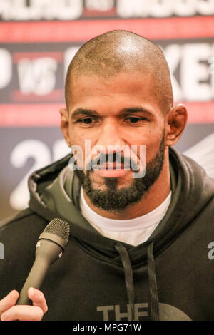 Londra, Regno Unito. Il 23 maggio 2018. Rafael Caralho è intervistato da premere avanti di loro Venerdì notte lotta. Credito: Dan Cooke Credito: Dan Cooke/Alamy Live News Foto Stock