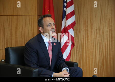 New York, Stati Uniti d'America. 22 Maggio, 2018. Stati Uniti Kentucky governatore Matt Bevin riceve un'intervista con Xinhua in New York, Stati Uniti, 22 maggio 2018. Matt Bevin si aspetta che la sua imminente prima visita in Cina contribuiranno a rafforzare la musica bluegrass Membro della cooperazione con la crescente potenza economica. Credito: Zhang Mocheng/Xinhua/Alamy Live News Foto Stock