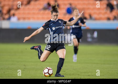 Houston, TX, Stati Uniti d'America. 23 Maggio, 2018. Seattle regnare FC centrocampista Morgan Andrews (12) controlla la sfera durante un NWSL partita di calcio tra la Houston Dash e il Seattle Regno di BBVA Compass Stadium di Houston, TX. Il cruscotto ha vinto 2 a 1.Trask Smith/CSM/Alamy Live News Foto Stock