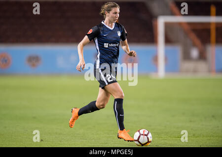 Houston, TX, Stati Uniti d'America. 23 Maggio, 2018. Seattle regnare FC defender Alyssa Kleiner (24) controlla la sfera durante un NWSL partita di calcio tra la Houston Dash e il Seattle Regno di BBVA Compass Stadium di Houston, TX. Il cruscotto ha vinto 2 a 1.Trask Smith/CSM/Alamy Live News Foto Stock