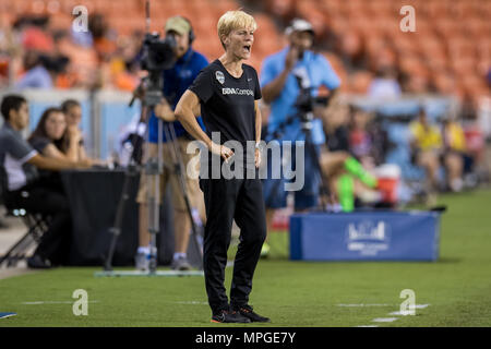 Houston, TX, Stati Uniti d'America. 23 Maggio, 2018. Houston Dash head coach Vera Pauw durante un NWSL partita di calcio tra la Houston Dash e il Seattle Regno di BBVA Compass Stadium di Houston, TX. Il cruscotto ha vinto 2 a 1.Trask Smith/CSM/Alamy Live News Foto Stock