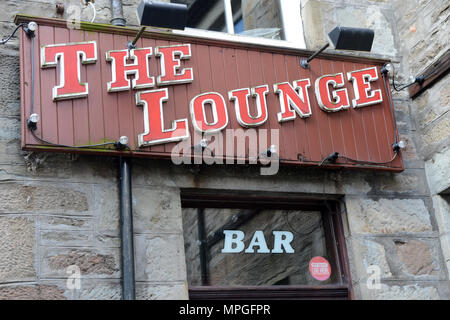 Segnaletica per il Lounge Bar in Shetland famosa per la sua musica locale le sessioni che avvengono su una serata Foto Stock