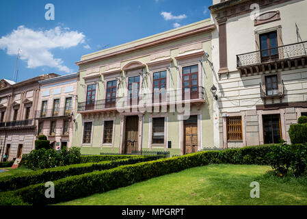 Edifici su Plaza de la Paz, Guanajuato, città nel Messico centrale Foto Stock