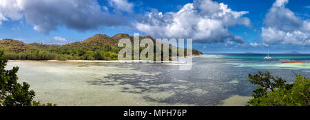 Tropical Bay su Curieuse, Seychelles. Foto Stock