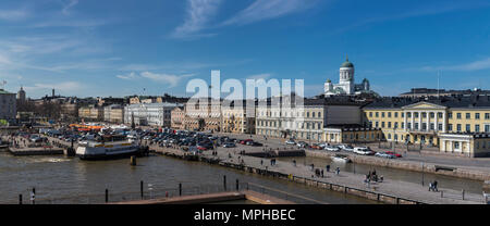 Piazza del mercato, a Helsinki la cattedrale e il Palazzo Presidenziale. Helsinki, Finlandia Foto Stock