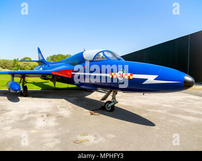 Hawker Hunter T7 due posti aerei trainer che è entrato in servizio nel 1955 sul display in Yorkshire Air Museum Elvington York Regno Unito Foto Stock