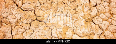 Asciutto terra incrinato sfondo, argilla texture del deserto Foto Stock