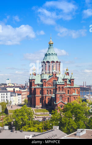 Cattedrale Uspenski nel giorno d'estate. Est della cattedrale ortodossa a Helsinki in Finlandia, dedicata alla Dormizione della Theotokos, fu costruito nel 1862-1868 Foto Stock