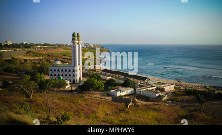 Vista della Moschea di divinità al tramonto di Dakar in Senegal Foto Stock