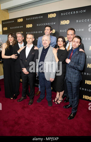 New York, Stati Uniti. 22 Maggio, 2018. Natalie Oro, Alan Ruck, Jeremy Strong, Nicholas Braun, Brian Cox, Hiam Abbass, Matthew Macfadyen, Kieran Culkin, J.Smith-Cameron frequentare il dramma di HBO successione premiere al Time Warner Center Credito: Lev Radin/Pacific Press/Alamy Live News Foto Stock