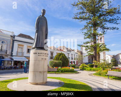 TAVIRA, Portogallo - 28 Marzo 2018: statura di Dom Marcelino Franco, Vescovo di Algarve, a Tavira, Algarve, Portogallo. Foto Stock