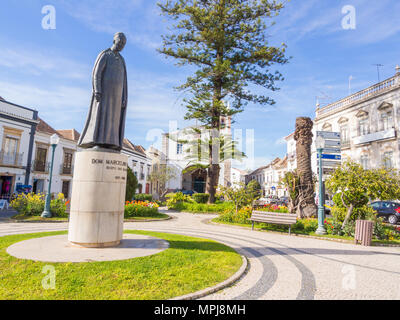 TAVIRA, Portogallo - 28 Marzo 2018: statura di Dom Marcelino Franco, Vescovo di Algarve, a Tavira, Algarve, Portogallo. Foto Stock