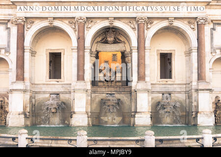 Roma, Italia, 23 marzo 2016: immagine orizzontale della bella fontana dell'Acqua Paola si trova a Roma, Italia Foto Stock