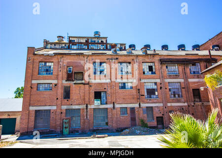 Vintage edificio multipiano una volta usato come un mulino Foto Stock