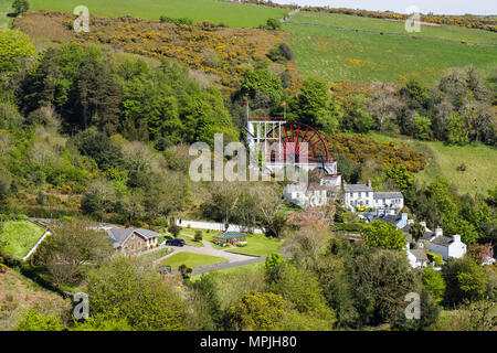 Alta Vista della grande Ruota Laxey, case di campagna. Laxey, Isola di Man e Isole britanniche Foto Stock