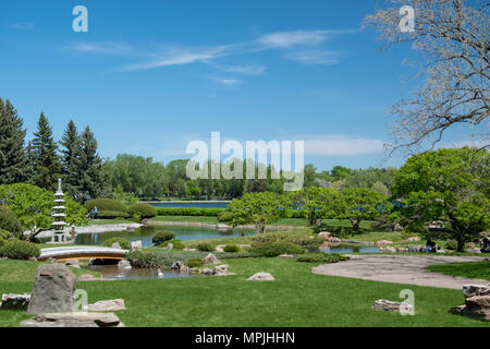 Vedute panoramiche a Nikka Yuko giardino giapponese in Lethbridge, Alberta inaugurato nel 1967. Tutti i componenti sono stati costruiti a Kyoto, Giappone e riassemblati in gar Foto Stock