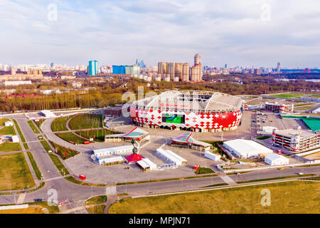 Mosca, Russia - 24 Aprile 2018: vista aerea di Spartak Otkritie Stadium Arena . Il bellissimo panorama della moderna Spartak Stadium dal di sopra. Foto Stock