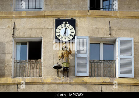 Orologio da parete, Automa orologio o Jacquemart (1833) noto come 'La Chinois " o Chinaman sulla Place des Precheurs Aix-en-Provence Provence Francia Foto Stock