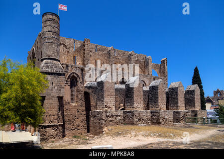 Le rovine di San Pietro e di san Paolo la Chiesa nella città di Famagosta nella Repubblica Turca di Cipro Nord (TRNC). Foto Stock