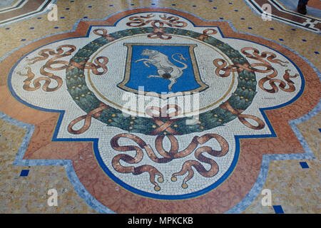 Il mosaico di Bull in Galleria Vittorio Emanuele a Milano Foto Stock