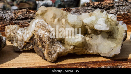 Rocce vulcaniche islandesi di quarzo. Foto Stock