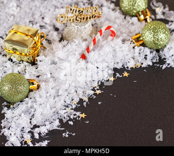 Bella composizione di Natale con la neve-mans close-up, Jingle Bells. Vacanze di Natale sfere tonificante Foto Stock