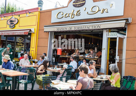 Montreal Canada,Quebec Province,Little Italy,Avenue Casgrain,Jean Talon Public Market,Cafe in,al fresco marciapiede all'aperto tavoli all'aperto,ristoranti,ristorante resto Foto Stock