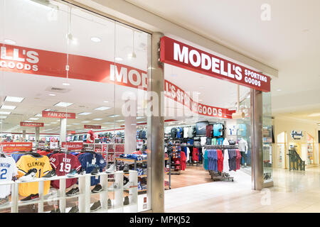 Philadelphia, Pennsylvania, 21 Maggio 2018: Modell il negozio di articoli sportivi. Foto Stock
