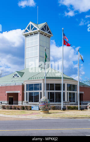 Memphis Egg mosaico di fronte alla i-40 B.B. King and Elvis Presley Welcome Center nel centro di Memphis, Tennessee Foto Stock