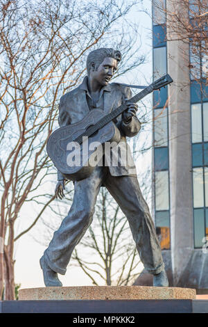 Statua di Elvis Presley presso l'Elvis Presley Plaza a Memphis, Tennessee, USA Foto Stock