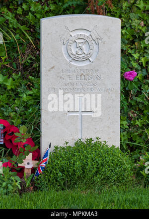 Tomba di George privato Ellison, credeva di essere l'ultimo soldato britannico ucciso nella Prima Guerra Mondiale, St Symphorien Cimitero militare di Mons, Belgio Foto Stock