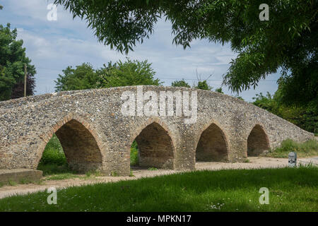 Inghilterra, Suffolk, Moulton, Packhorse bridge Foto Stock