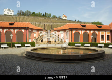 Il castello di Troja con fontana a Praga nella Repubblica Ceca Foto Stock