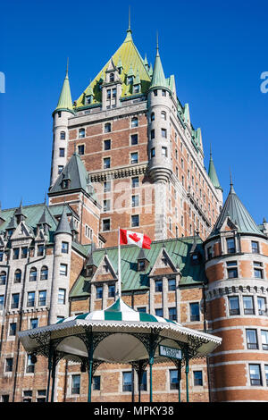 Quebec Canada, Upper Town, Fairmont le Chateau Frontenac, hotel, costruito nel 1893 1899 1904, vista su Terrasse Dufferin, Canada070710011 Foto Stock