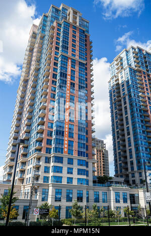 Toronto Canada, Stazione di Kipling, edificio, grattacieli grattacieli edificio edifici multi, famiglia famiglie bambini bambini, condominio residenti Foto Stock