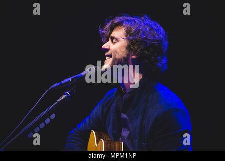 Torino, Italia. 23 Maggio, 2018. Il British/cantante italiana e song writer Savoretti Jack performing live in scena al Teatro Alfieri per la sua acustica "Notti Live' concerto tour di credito: Alessandro Bosio/Pacific Press/Alamy Live News Foto Stock