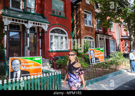 Toronto Canada,mercato di Kensington,Nassau Street,quartiere storico,case vittoriane,appartamenti,case annesse,giardino,segnaletica politica campagna,2011 Foto Stock