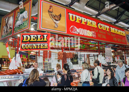 Toronto, Canada, St Lawrence market, shopping shoppers shopping shop negozi di vendita, negozi negozi business business business business, venditori, stand stallo, Uppe Foto Stock