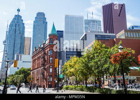 Toronto Canada, Front Street East, skyline, Gooderham building, 1891, storico punto di riferimento, Ontario Heritage Trust, torre, flatiron, sotto nuovo cantiere b Foto Stock