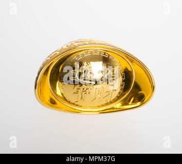 Oro o Cinese lingotto oro significa simboli di ricchezza e prosperità su uno sfondo Foto Stock