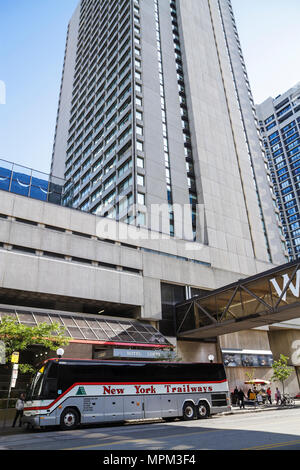 Toronto Canada, Queen's Quay West, The Westin Harbour Castle, hotel, charter bus, pullman, percorsi, esterno, fronte, ingresso, passaggio pedonale, hotel di lusso cha Foto Stock