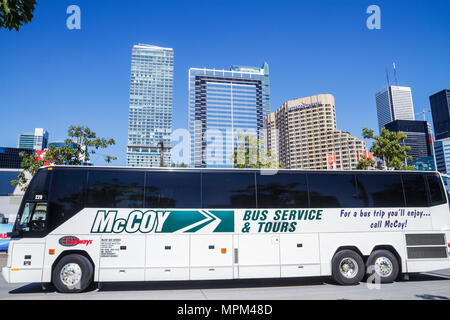 Toronto Canada, Bremner Boulevard, Centro Congressi, facciata esterna, ingresso, McCoy Trailways, franchising, charter bus, pullman, trasporto, skyline, Foto Stock