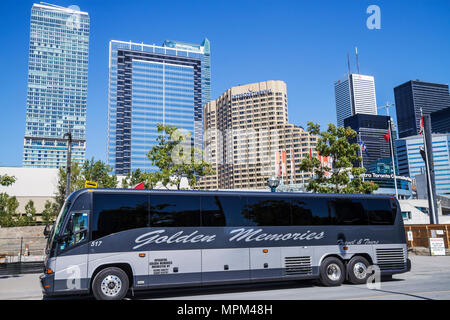 Toronto Canada, Bremner Boulevard, Centro Congressi, esterno, fronte, ingresso, trasporto Golden Memories, autobus charter, pullman, trasporto, cielo Foto Stock