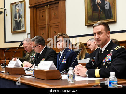 Lt. Gen. Gina Grosso, Air Force Vice Capo del personale per la manodopera e i servizi del personale, testimonia davanti alla casa delle Forze Armate del sottocomitato per il personale militare circa la nazione carenza pilota Marzo 29, 2017 a Washington D.C. Grosso testimoniato con Lt. Gen. Mark Brilakis, vice comandante per manodopera e gli affari di riserva, U.S. Marine Corps; Vice Adm. Robert Burke, Capo del personale della Marina, U.S. Navy; e il Mag. Gen. Erik Peterson, direttore, Esercito aviazione, U.S. Esercito. (U.S. Air Force foto/Scott M. cenere) Foto Stock