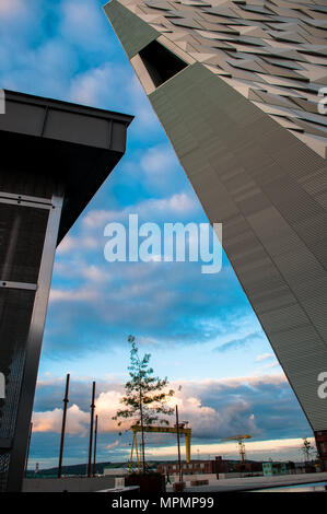 Titanic Belfast Titanic Quarter Belfast porto cittadino di Belfast Irlanda del Nord Foto Stock