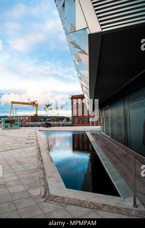 Titanic Belfast Titanic Quarter Belfast porto cittadino di Belfast Irlanda del Nord Foto Stock