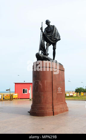 Statua del Mahatma Gandhi a marina beach Foto Stock