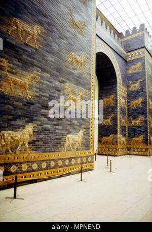 Ishtar Gate, Babilonia, 575 BC, (c 20 secolo). Artista: sconosciuto. Foto Stock