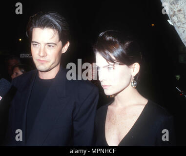 WEST HOLLYWOOD, CA - 23 febbraio: (L-R) attore Kyle MacLachlan e attrice Lara Flynn Boyle partecipare a "Porte" premiere parte il 23 febbraio 1991 presso il Whiskey A Go Go in West Hollywood, California. Foto di Barry re/Alamy Stock Photo Foto Stock