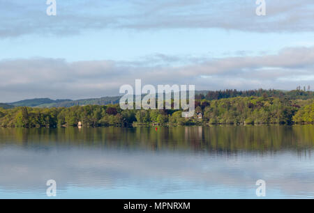 Vista sul lago di Windermere dalla riva a Ambleside Foto Stock